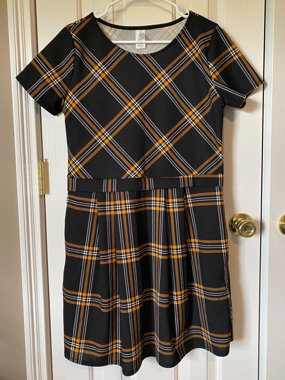She’s J Apparel Black and Orange Plaid Women’s Short-Sleeve Dress Size Large